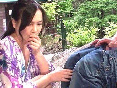 ＜人妻熟女NTR！＞ドキドキしちゃうの…♡スおばさん熟女がキャンプ場大興奮！若いチンポで浮気ファック！！！