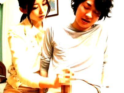 ＜母子相姦！＞「硬くなってるね・・・」色気半端ない美人ママ！息子といけない関係に発展すっぞ！！