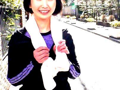 ＜人妻熟女！＞「ババア・・・ヤラレル！」スポーツする美乳おばさん熟女！隣人男にヤラレルぞ！！