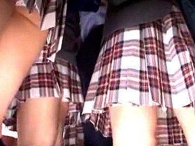 ＜制服女子！＞「ほらほら…」ワザと女子のバスに乗ってみたら！若い痴女におじさんやらされるぞ！！！