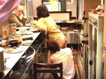 ＜清楚美人店員！＞この顔で・・・マン毛濃い！マン毛ボーボー美人女将！仕事中にエロい事で恥じらう姿たまんね～ぞ！！
