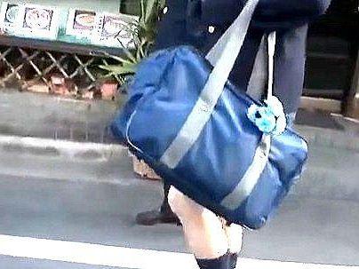 ＜素人ナンパ！＞「え？なんですか？？」街でゲットした貧乳素人制服所コンビ！下着の調査とウソついてやられる(アダルト動画)