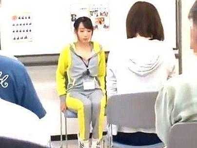 『痴漢！』ヤメテ…ｲﾔ！のっぺり顔のスタイル抜群ボイン女子！痴漢師に声我慢で犯されレイプされっぞ！！！