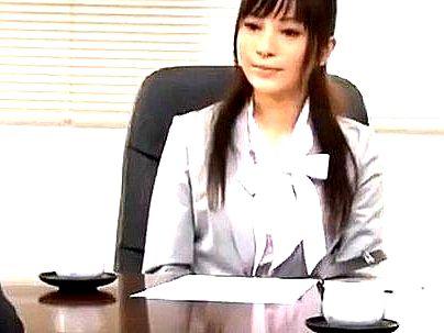 ＜失禁！＞「ダメです…」清楚美乳パイ乙OL美女！まさかのおしっこ我慢で・・・失禁してっゾ(アダルト動画)