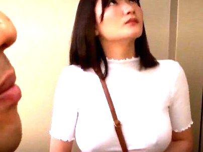 ＜Jカップ！＞「ニット・・・ボイン」ノーブラ透け爆乳お姉さん！乳首で誘ってくるので・・・ヤルでしょ！！！