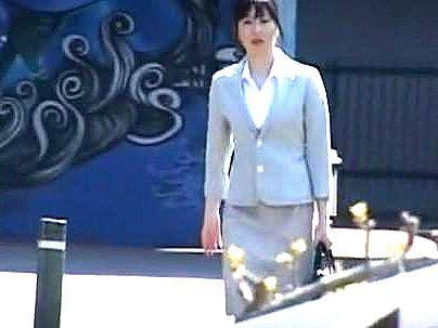 ≪OL≫【このルックスで・・・野ション？】オシッコ我慢限界の清楚系美人OL！外でおしっこしてたら・・・