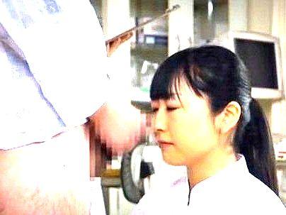 ＜精子採取！＞「出ますか？精子…♡」看護師ナースが精子採取だと！患者チンポジュポフェラしちゃうゾ！！