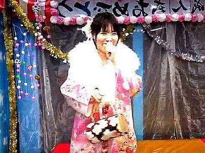 ＜成人式帰り！＞え？何が始まるんですか？成人式帰りの着物姿の素人女子！！電マでさっそくマンコ濡れとるやん！！！