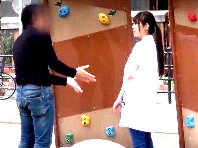 ＜素人！＞「私ですか？なにか・・・」清楚な感じの保育士さんゲット！口説いて脱がして楽しんじゃうぞ！！！