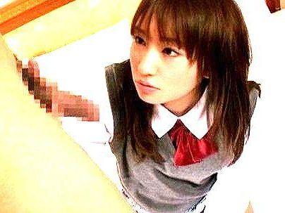 ＜素人！＞「でかいね…」清楚なのにエッロイ制服女子！ザーメン出したペニスジュポフェラしてくれちゃう！！！