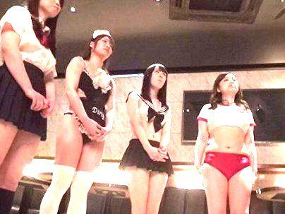 ＜ハーレムセックス＞【いらっしゃいませ…♡】オッパブ店で働くおねえちゃんたち！ハーレム状態とか最高でしょ！！！