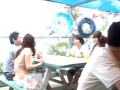 ＜海の家！＞「楽しいね…♡」スタイル抜群ボインの可愛い女子！男に犯されレイプされっぞ！(アダルト動画)