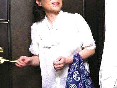 ＜五十路クソBBA！＞メガネの部のババア先生！まだまだ元気で口淫処理とかやっとるぞ(アダルト動画)