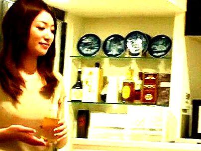 ＜NTR若妻！＞「欲しいの…♡」欲求不満すぎる奥さん！連れ子の部屋で一自虐行為シチャウゾ(無料エロ動画)