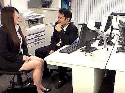 ＜防災訓練！＞マジかよ！クソエッロイ体の美尻美人OL！訓練でデスク下でガチファック会社・・・首だろ！！！