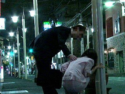 ＜OL連れ込み！＞「大丈夫ですか？」酔いつぶれたお姉さん確保！弱みからもちろんやっちゃうぞ(アダルト動画)
