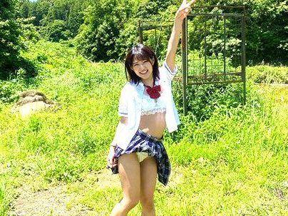＜おしっこ！＞「楽しいの…♡」美乳パイ乙可愛いイマドキ女子！野外でオシッコ見せちゃうぞ(アダルト動画)