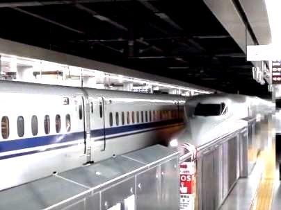 ≪不倫したいの…≫【この新幹線のって…】美乳可愛い人妻奥さん！列車のって不倫交尾してっゾ！！！！