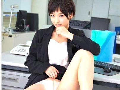 ＜秘書！＞【ルックス・・最高！】ボーイシュ女子の秘書！VRでリアルふぁっくシチャウゾ(無料エロ動画)