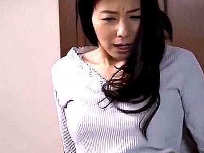 ＜夫を裏切る妻＞「ベローチェ～・・エッロ」性欲高めの美人奥さん！他人棒で旦那裏切りファックしちゃうゾ！！！