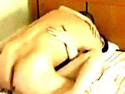 ＜ヘンリー塚本！＞「ｈしたいの…」重病の旦那がいる欲求不満レス奥さん！他人棒でエロ行為で興奮シチャウゾ(アダルト動画)