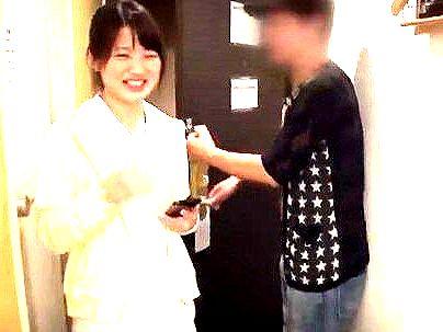 ＜素人！＞「恥ずかしい…♡」清楚な感じの看護師ナース確保！なし崩し的エロ行為持ち込まれるぞ(アダルト動画)
