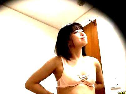＜素人ナンパ！＞「イケメン・・・いいの…」美乳パイ乙女子大生JDゲッツ！イケメンチンポで大喜びか？？！！