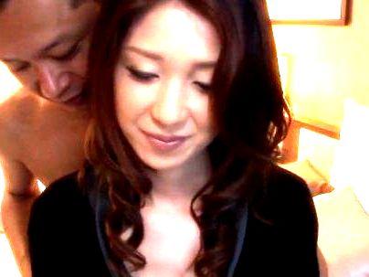 ＜美魔女！＞「ア～ン、ダメなの…に…」美乳パイ乙色っぽい人妻おばさん！他人棒でNTRファック持ち込まれるぞ！！