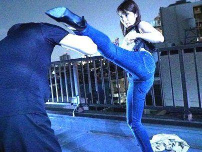 ＜ジーパン美女！＞「あちょ～！」強うそうなジーパン女捜査官！下着泥棒に負けて犯されレイプされっぞ！！