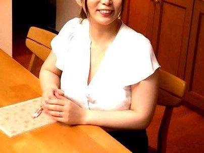 ＜リアル性教育＞「わたしが・・・してあげる！」性欲高めの人妻ママ！息子といけない関係に発展すっぞ！！