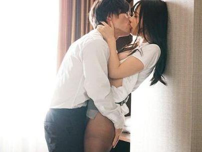 ≪相部屋！≫【スゴイノ…】色気半端ない美少女OL！絶倫チンポ先輩に相部屋でエロ行為に発展シチャウゾ！！！