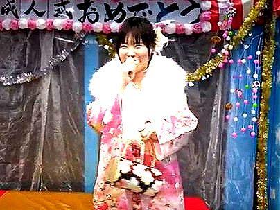 ＜成人式帰り！＞「振袖・・・たまんね～ぞ！」成人式終わったばかりの美少女！エロ企画で潮ふきしちゃうぞ！！