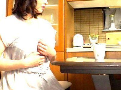 ＜卑猥過ぎる！＞「BBA・・・興奮！」欲求不満の淫乱おばさん義母！娘婿といけない関係になっちゃうゾ！！