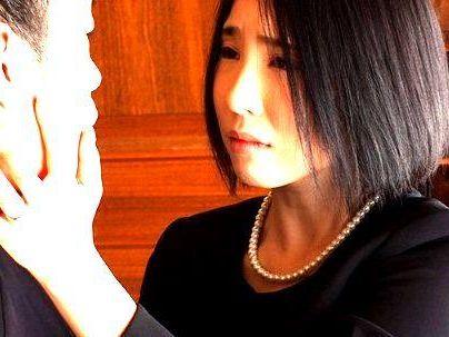 ＜未亡人＞「ほしいの…」上品な感じの清楚な義理の母！色気でついに手を出しちゃうぞ！！