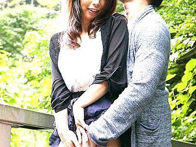 ＜露出調教！＞「恥ずかしいの…」パーフェクトボディボイン奥さん！不野外で露出エロ行為で興奮してっゾ(アダルト動画)