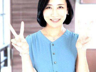 ＜ファン宅に訪問！＞「BBA・・・笑顔！」熟女ＡＶ女優がファンの自宅！エロ行為シテクレチャウ(無料エロ動画)