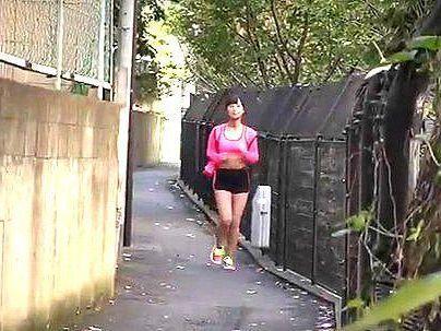 ＜素人ナンパ！＞え？ナンデスカ？ランニング中のスポーツ女子！説かれて汗かき種付け膣内発射中出し！！！