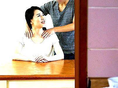 ＜四十路熟女！＞「ババア、媚薬で・・・飛ぶｗ！」媚薬を飲んだお母さん！禁断エロ行為に興奮してっゾ(アダルト動画)