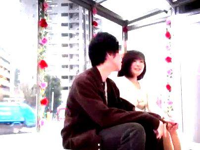 ＜人妻ナンパ！＞恥ずかしいの…！大人の男女友達が登場！企画でエロ行為発展シチャウゾ(アダルト動画)
