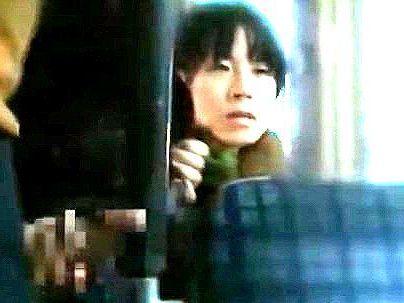 ＜ヘンリー塚本＞「興奮しちゃうの…」バスでマジキチな痴漢師がチンポ見せ！それにみた女が興奮してしまい・・・
