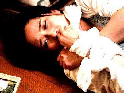 ＜拘束された人妻！＞「ヤメテクダサイ・・・」綺麗で清楚な感じの奥さん！手足を縛られ無理矢理やられるぞ！！！！