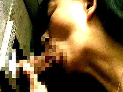 ＜ヘンリー塚本！＞「フェラ顔・・・エッロ！」性欲高めのボイン美魔女！！公衆トイレでオチンポ舐めとるぞ！！