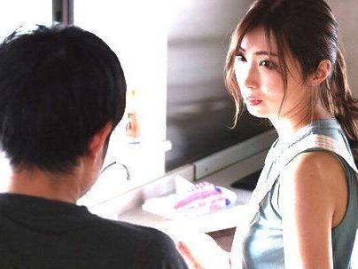 ＜妖艶な人妻！＞「ママがしてあげる…♡」色気半端ない義理のお母さん！性犯罪防止のために・・・息子とする！！！