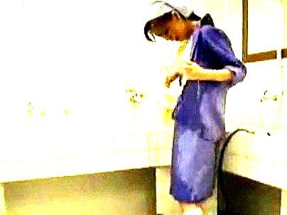 ＜トイレ掃除！＞「まじか？・・・デケーぞ！」クッソ可愛い巨乳お姉さん！無理矢理やられるぞ(アダルト動画)
