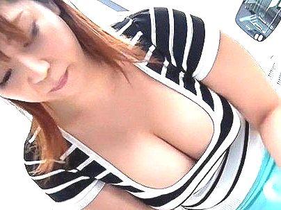 ＜ショタ！＞「谷間・・・エッロ！」親戚のグラマラスボイン美魔女奥さん！ショタチンポで浮気行為持ち込まれる！！