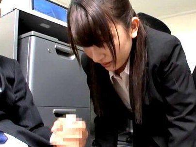 ＜土下座の女＞「すみませんでした…」清楚な感じの真面目OL！勃起男の前で土下座してるぞ・・・・この後は？？