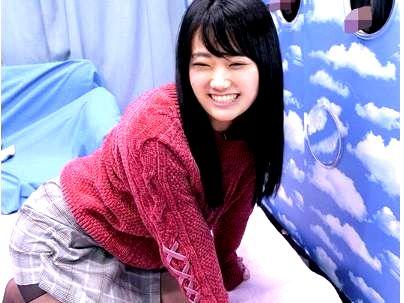 ≪マジックミラー号≫【どれなの？】清楚な感じのボイン美少女！彼のチンポ当てゲーム挑戦でＮＴＲ持ち込まれるぞ！