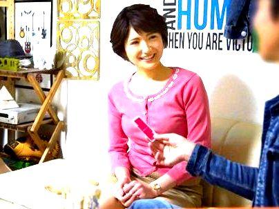 ＜ババア登場！＞【イケメン・・・好き！】まだまだ現役の奥様熟女BBA！ナンパされ浮気ファックしちゃうゾ(アダルト動画)