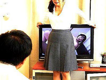 ＜未亡人＞「これ見ないで！」性欲高めの淫乱義母！息子が暴走モード突入でいけない関係に発展！！