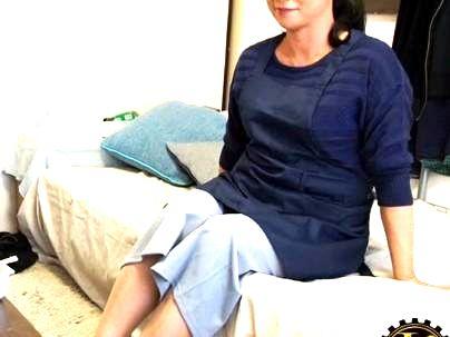 ≪おばさんレンタル≫【ダメなの…に…】性格よさそうな人妻熟女！なし崩し的やり部屋でエロ行為持ち込まれるぞ！！！